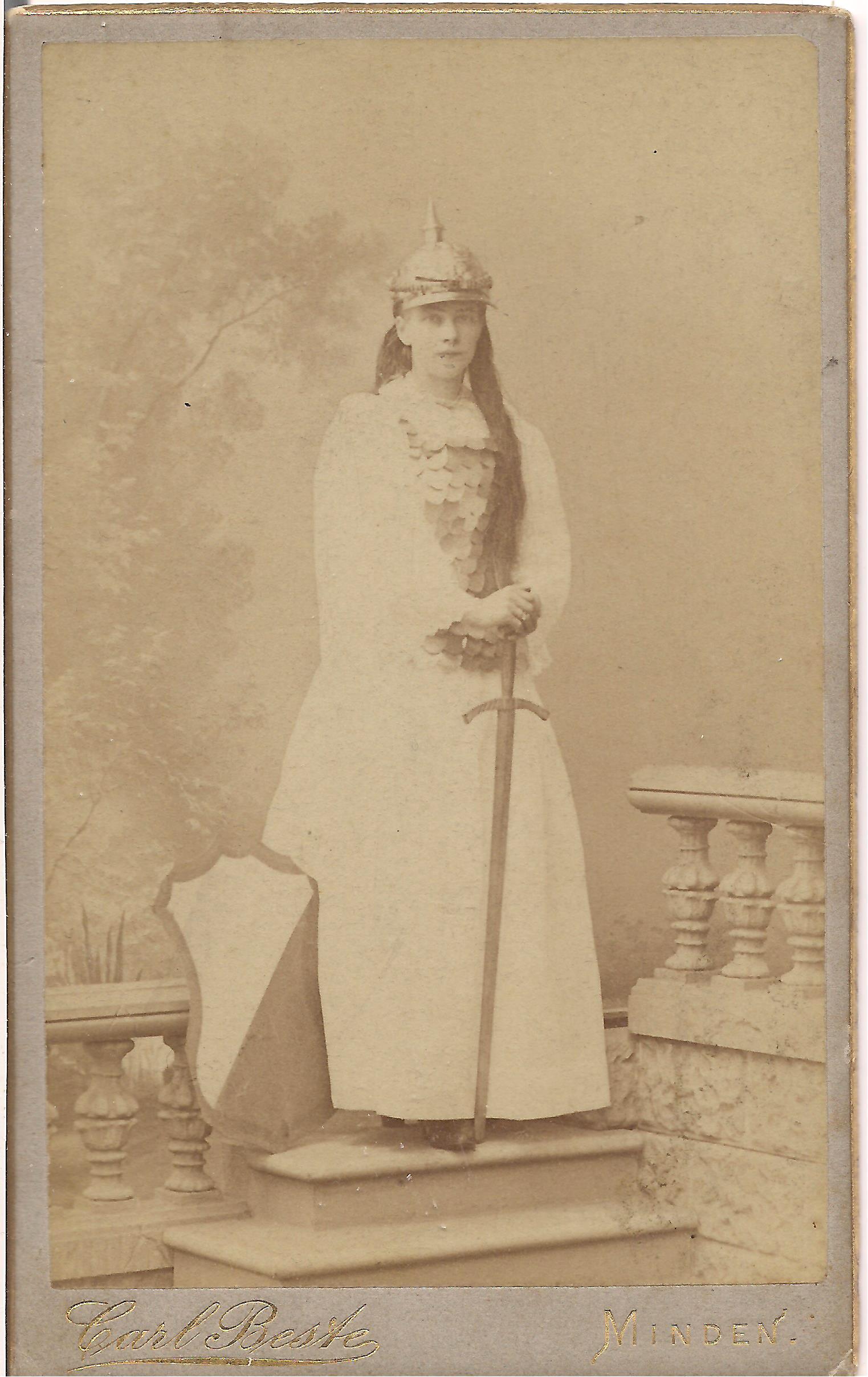 Oma_Minden_als_Germania 001.jpg